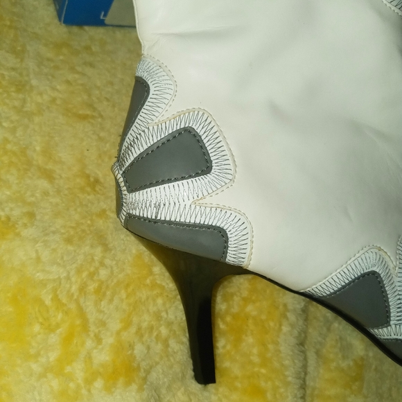 Woman's shoe***FINAL** - Picture 5 of 8